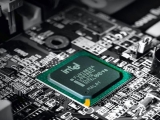 Intel Iris Xe hay Intel UHD là lựa chọn tốt hơn?